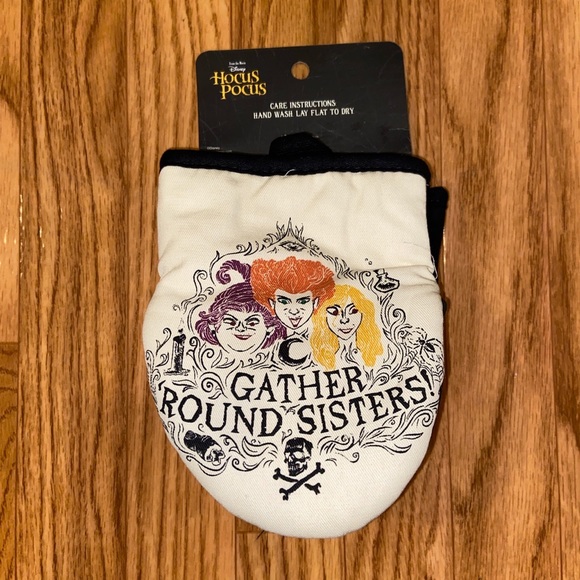 🎉ON SALE🎉⚡️Hocus Pocus Sanderson Sisters 2PK of Mini Mitts⚡️ - Picture 2 of 3